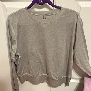 Vuori Women's Long Sleeve Gray Tee